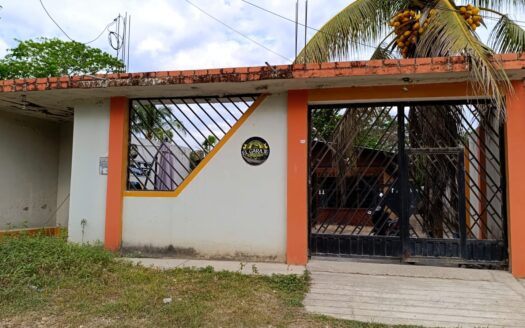 Av. Aeropuerto C/Pasaje Cristóbal Casa de 400 m²